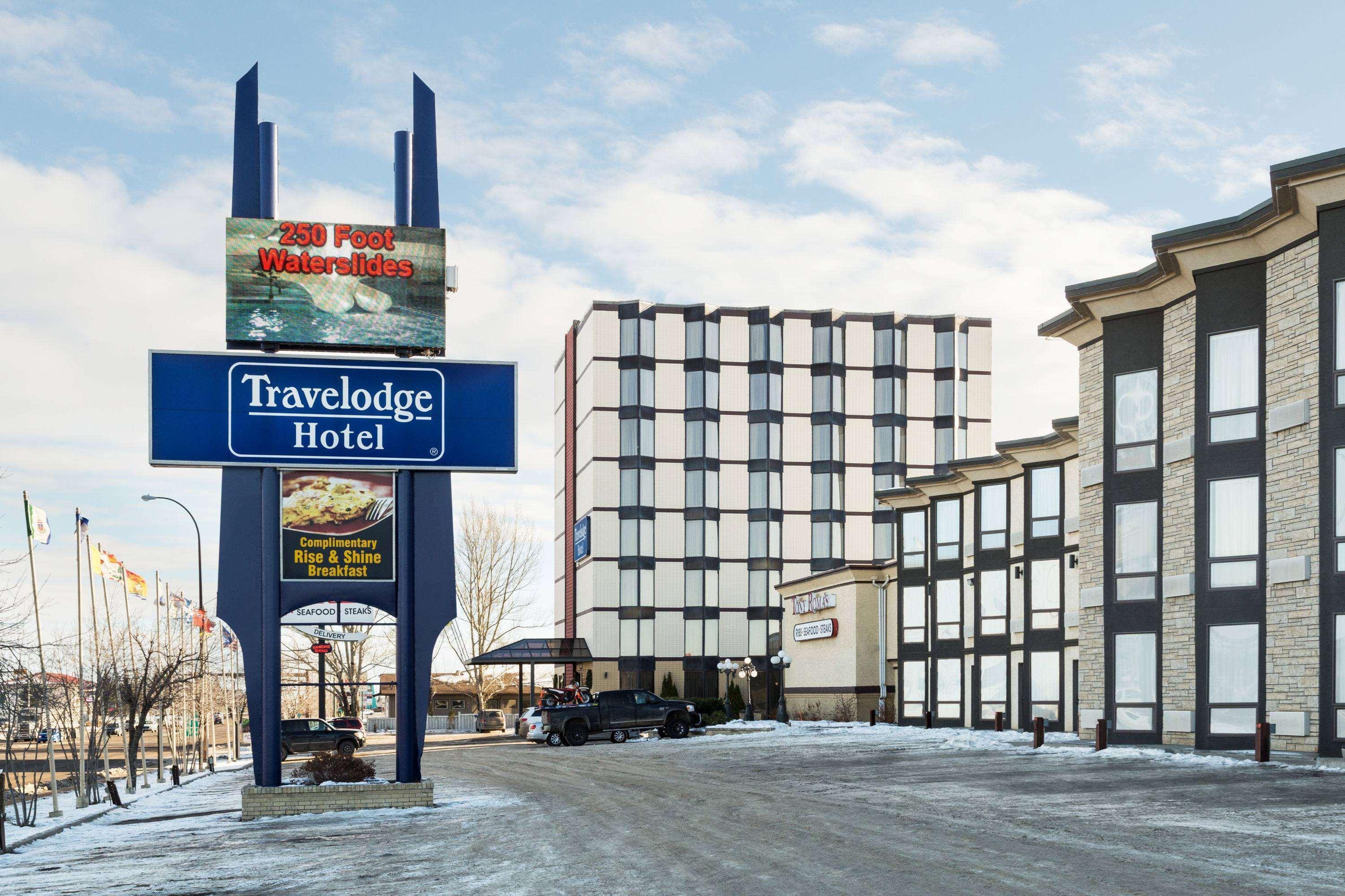Travelodge By Wyndham Лойдминстер Екстериор снимка
