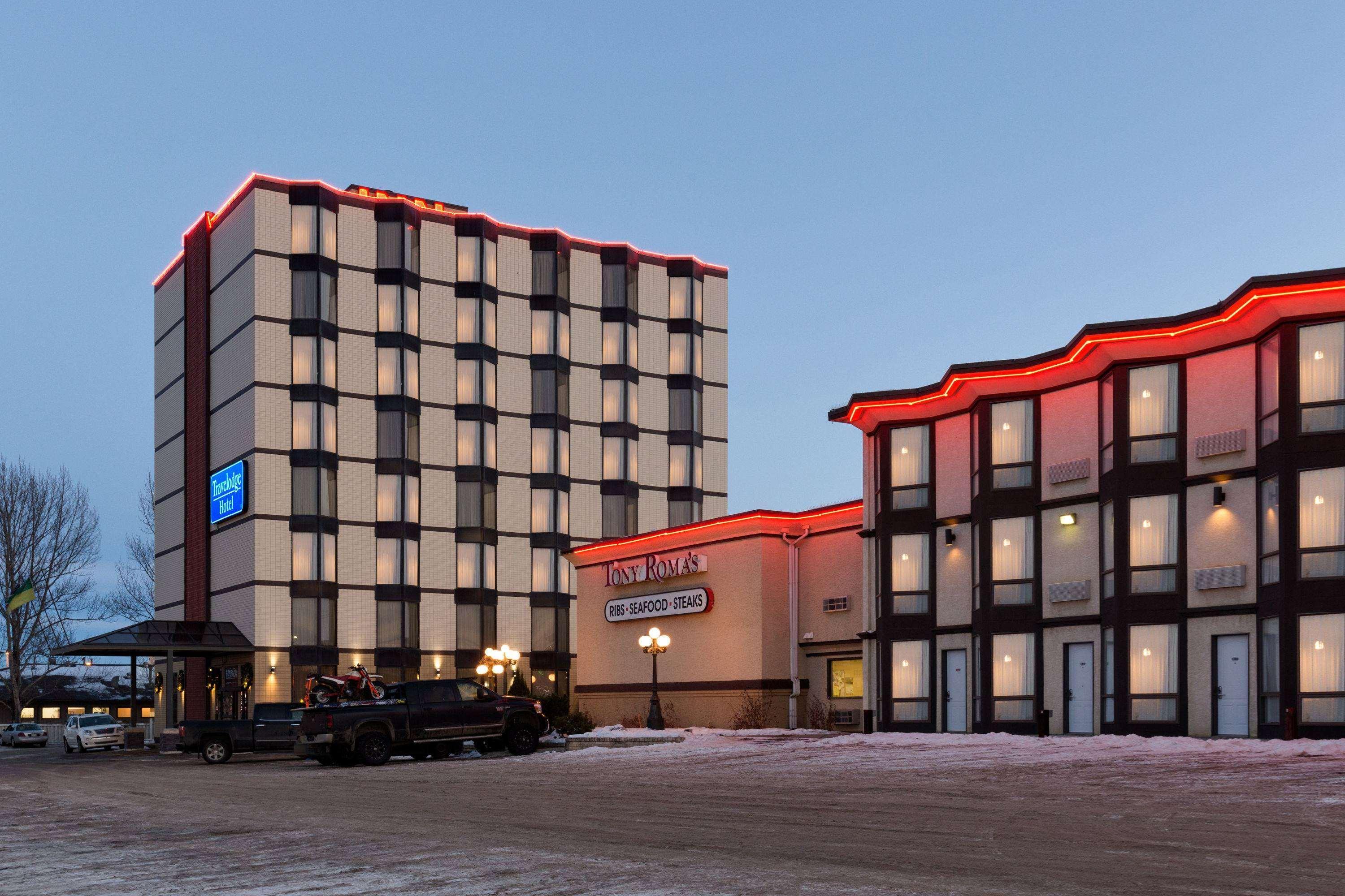 Travelodge By Wyndham Лойдминстер Екстериор снимка